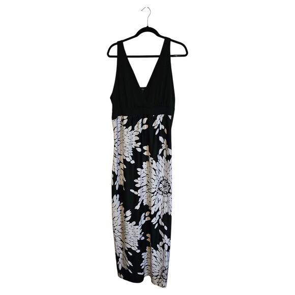 Heart Soul Dress – Size 3X – Black with Bold White Floral - Picture 2 of 5